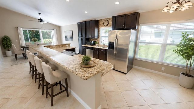562 SW Saint Martins Cove, Port St. Lucie, FL 34986