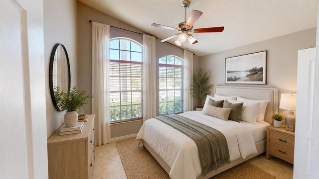 562 SW Saint Martins Cove, Port St. Lucie, FL 34986