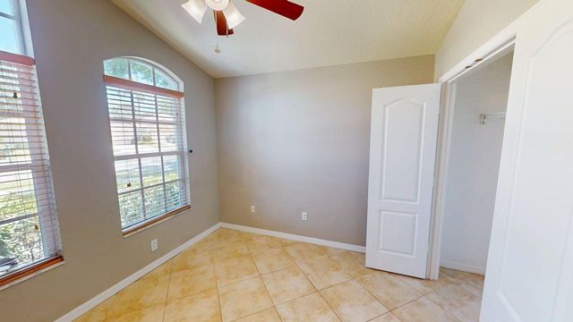 562 SW Saint Martins Cove, Port St. Lucie, FL 34986