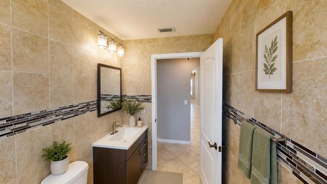 562 SW Saint Martins Cove, Port St. Lucie, FL 34986