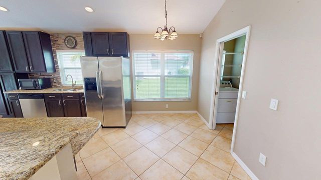 562 SW Saint Martins Cove, Port St. Lucie, FL 34986