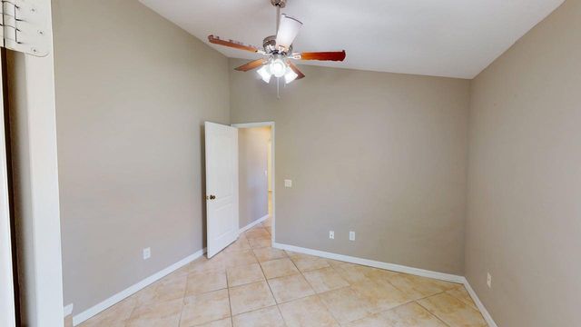 562 SW Saint Martins Cove, Port St. Lucie, FL 34986