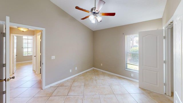 562 SW Saint Martins Cove, Port St. Lucie, FL 34986