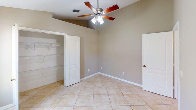 562 SW Saint Martins Cove, Port St. Lucie, FL 34986
