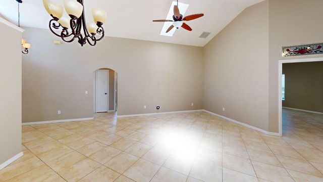 562 SW Saint Martins Cove, Port St. Lucie, FL 34986
