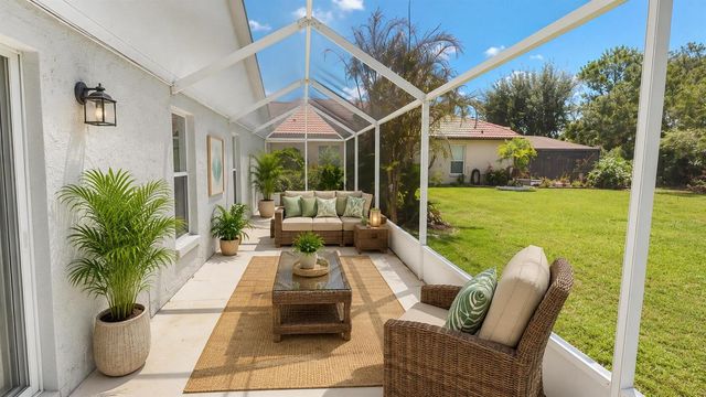 562 SW Saint Martins Cove, Port St. Lucie, FL 34986