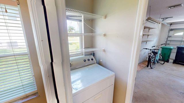 562 SW Saint Martins Cove, Port St. Lucie, FL 34986