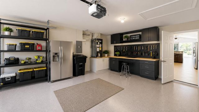562 SW Saint Martins Cove, Port St. Lucie, FL 34986