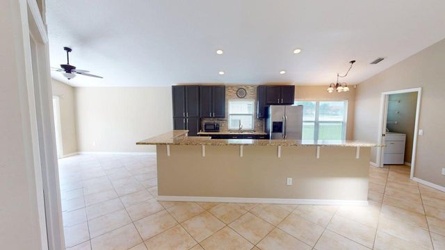 562 SW Saint Martins Cove, Port St. Lucie, FL 34986