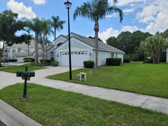 562 SW Saint Martins Cove, Port St. Lucie, FL 34986