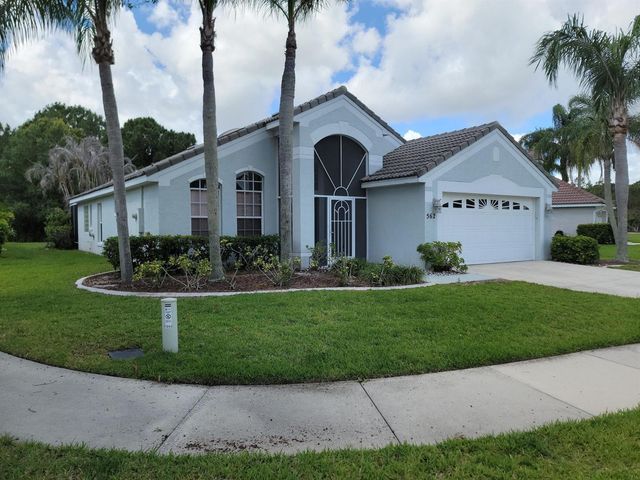 562 SW Saint Martins Cove, Port St. Lucie, FL 34986