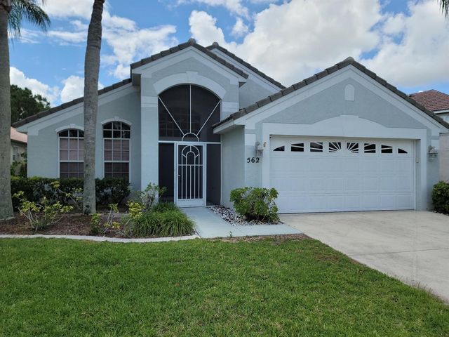562 SW Saint Martins Cove, Port St. Lucie, FL 34986