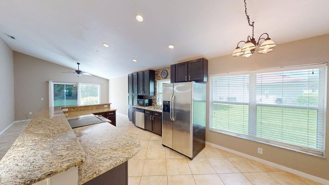 562 SW Saint Martins Cove, Port St. Lucie, FL 34986