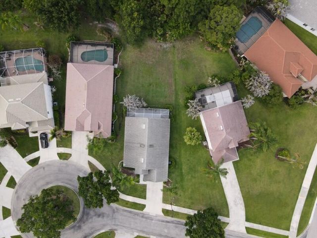 562 SW Saint Martins Cove, Port St. Lucie, FL 34986