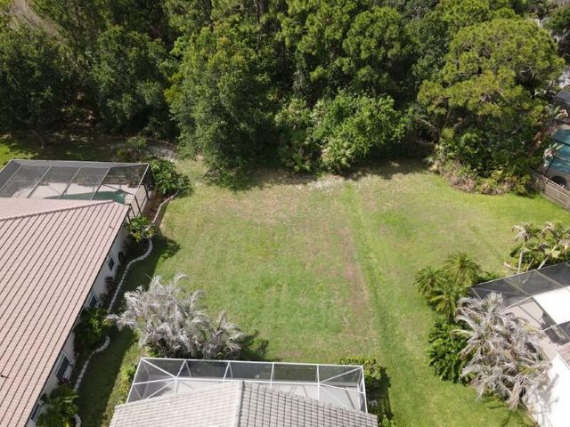 562 SW Saint Martins Cove, Port St. Lucie, FL 34986