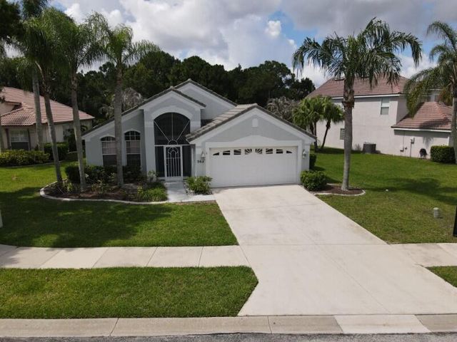 562 SW Saint Martins Cove, Port St. Lucie, FL 34986