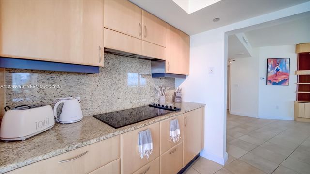 1455 Ocean Dr 902, Miami Beach, FL 33139