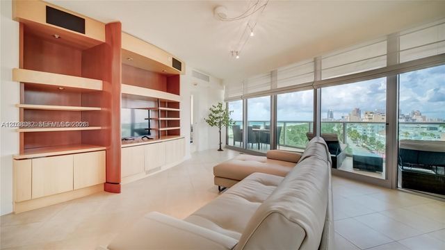 1455 Ocean Dr 902, Miami Beach, FL 33139