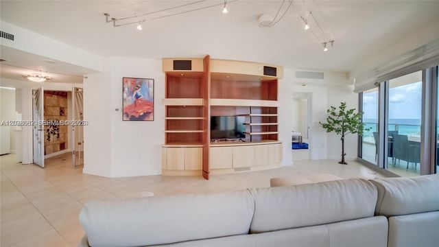 1455 Ocean Dr 902, Miami Beach, FL 33139