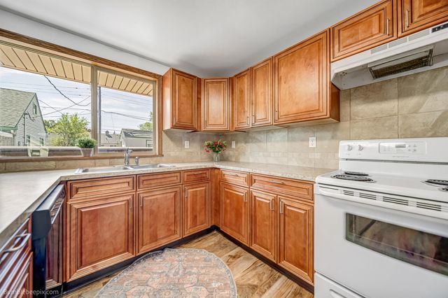 4703 N Stevens St, Spokane, WA 99205