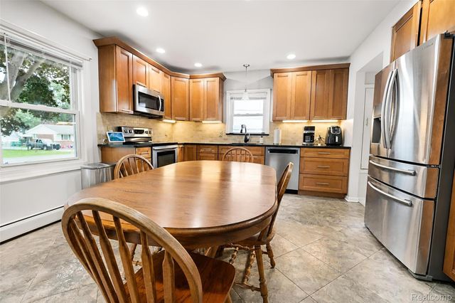 31215 Dawson Street, Garden City, MI 48135