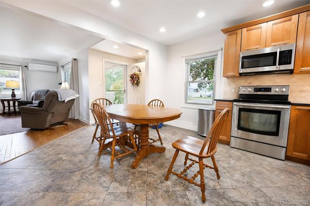 31215 Dawson Street, Garden City, MI 48135