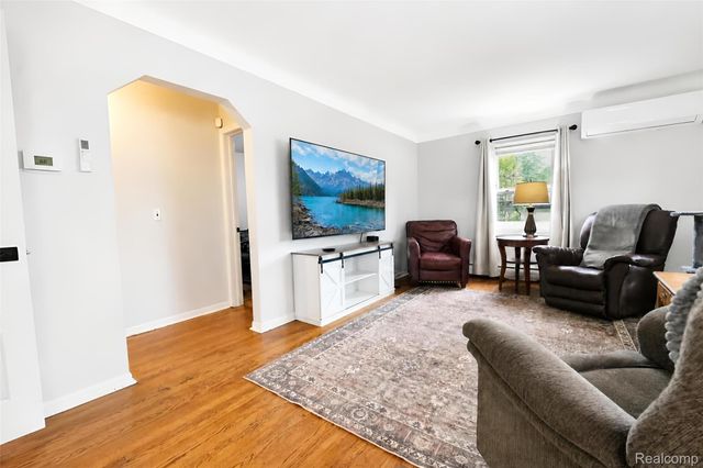 31215 Dawson Street, Garden City, MI 48135