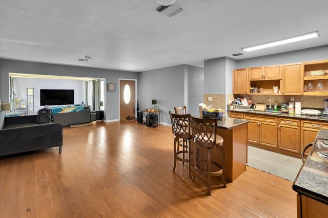 308 NW 27TH Street, Wilton Manors, FL 33311