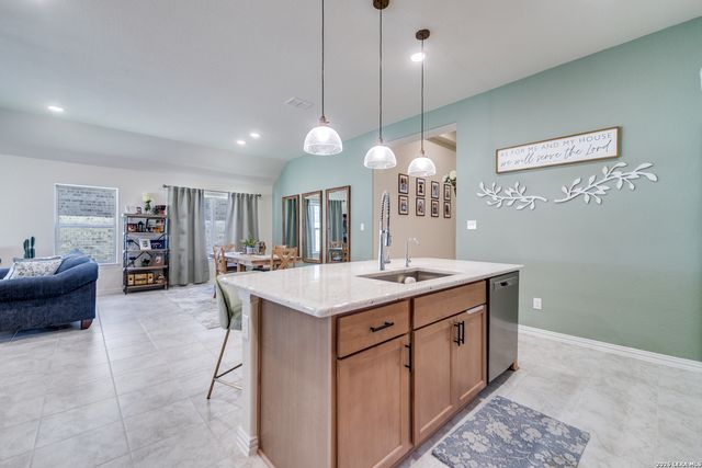 102 bretford, Boerne, TX 78006