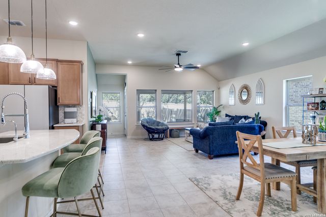 102 bretford, Boerne, TX 78006