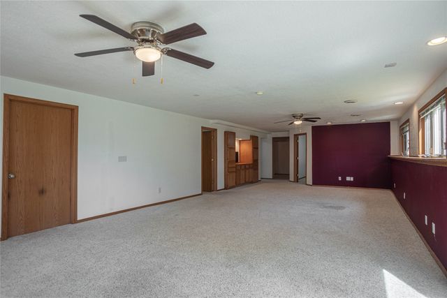 5721 SE 30th Street, Des Moines, IA 50320