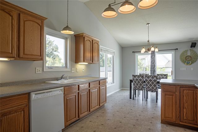 5721 SE 30th Street, Des Moines, IA 50320