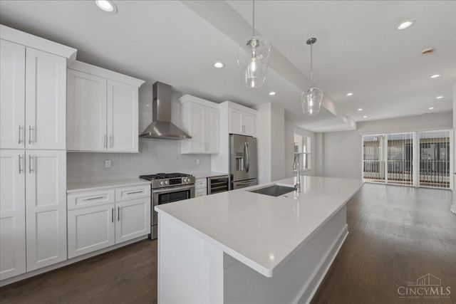 3908 Edwards Road, Cincinnati, OH 45209