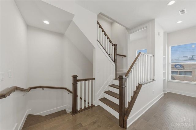 3908 Edwards Road, Cincinnati, OH 45209