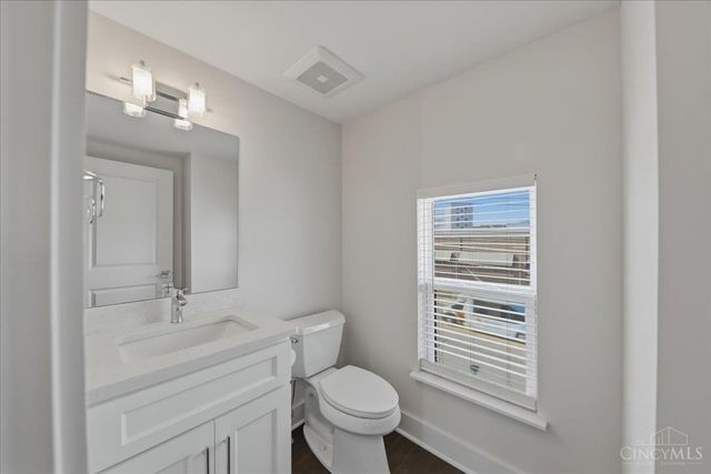 3908 Edwards Road, Cincinnati, OH 45209