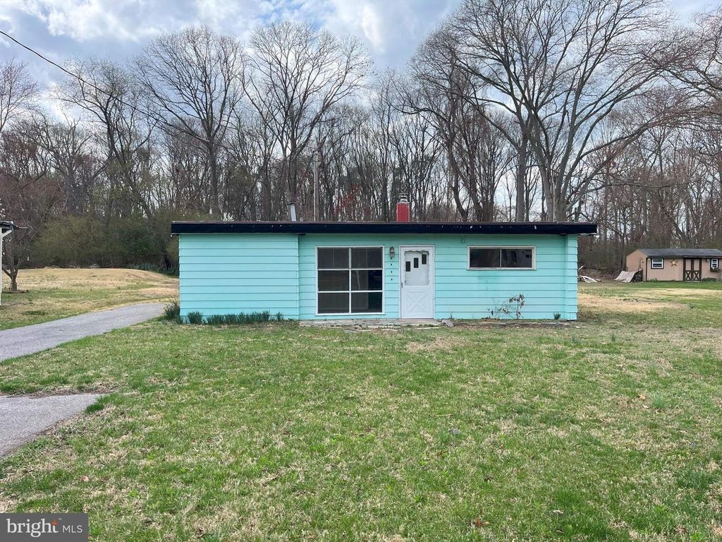 8183 FOREST GLEN DR, Pasadena, MD 21122