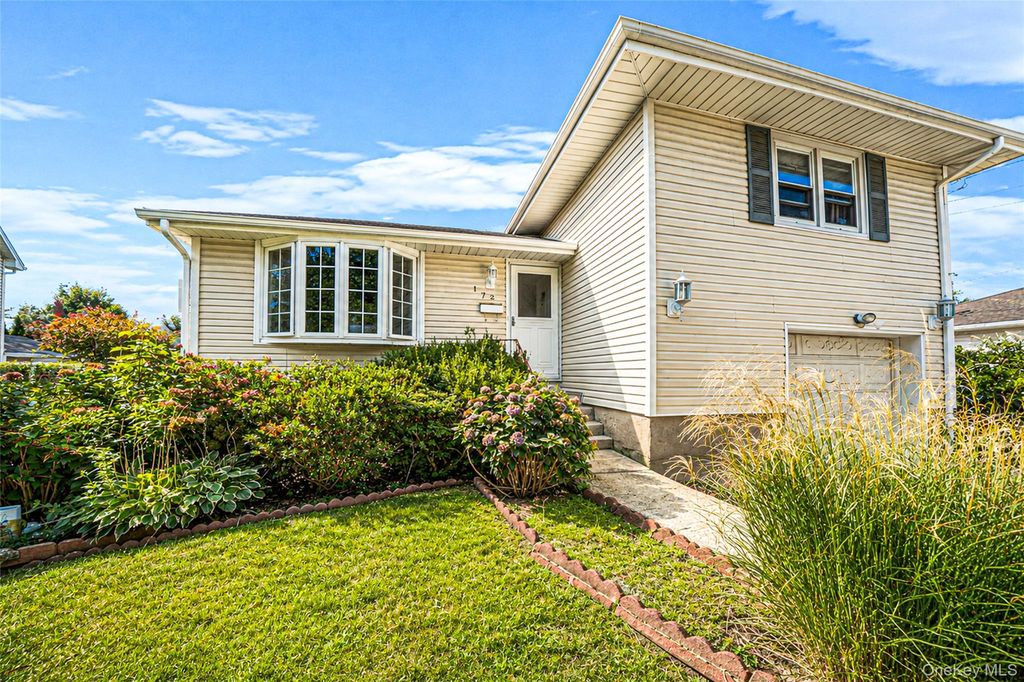 172 N Walnut Street, Massapequa, NY 11758 — exterior