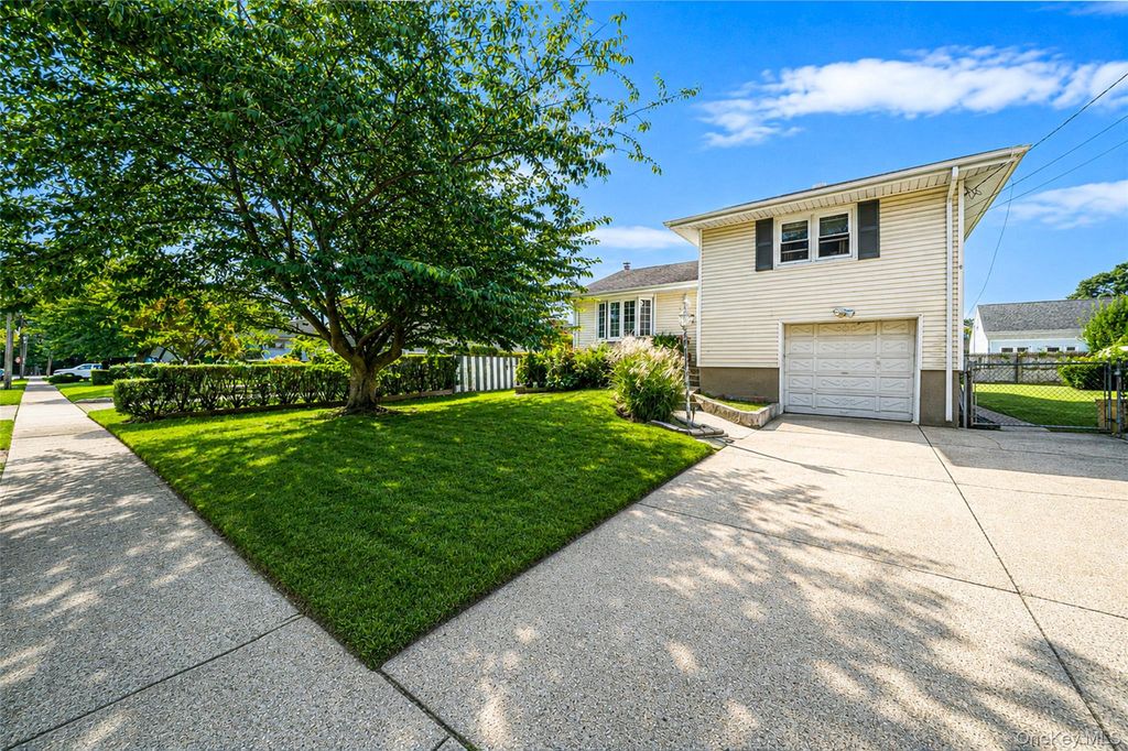 172 N Walnut Street, Massapequa, NY 11758 — photo 2