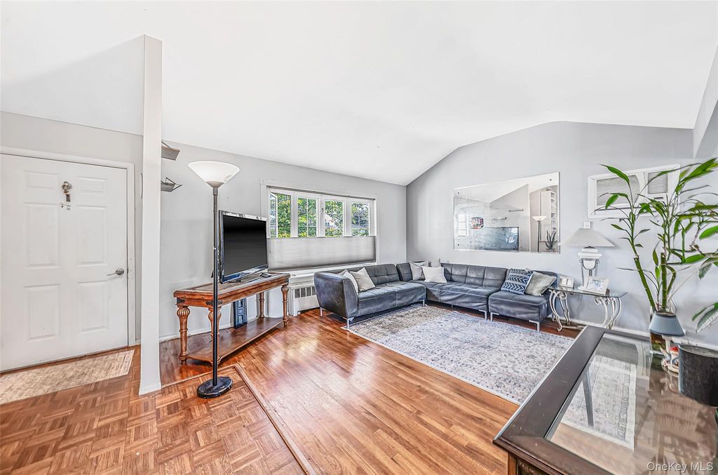 172 N Walnut Street, Massapequa, NY 11758 — photo 3