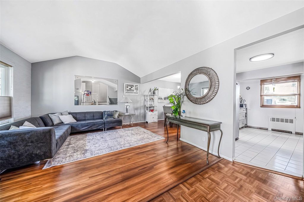 172 N Walnut Street, Massapequa, NY 11758 — photo 4