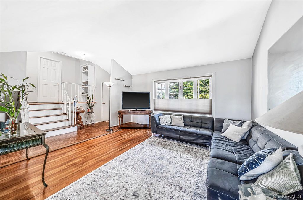 172 N Walnut Street, Massapequa, NY 11758 — photo 5
