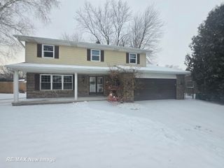 489 Mayflower Drive, Saginaw Twp, MI 48638