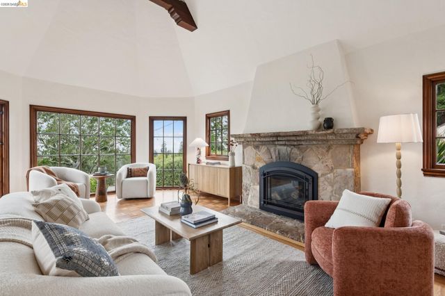 131 Montrose Rd, Berkeley, CA 94707