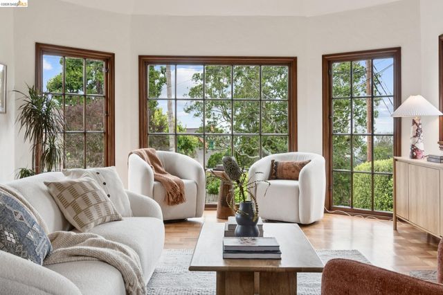 131 Montrose Rd, Berkeley, CA 94707