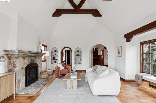 131 Montrose Rd, Berkeley, CA 94707