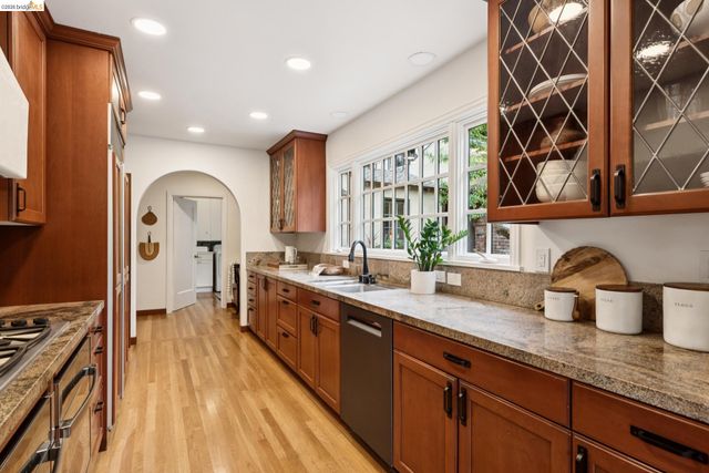 131 Montrose Rd, Berkeley, CA 94707