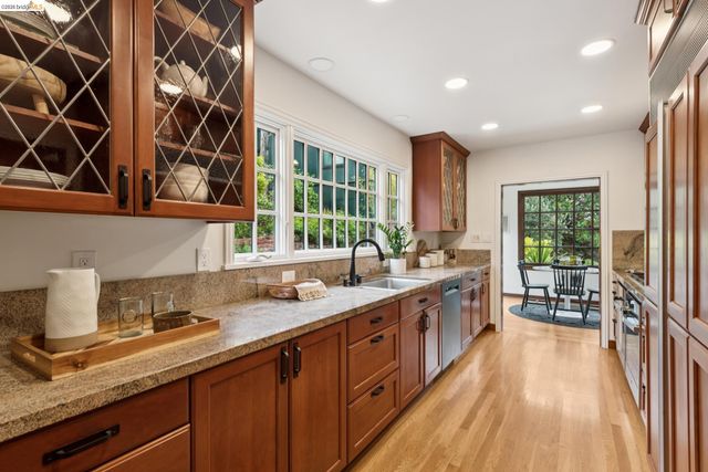 131 Montrose Rd, Berkeley, CA 94707