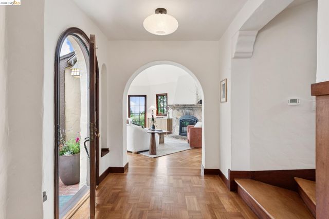 131 Montrose Rd, Berkeley, CA 94707