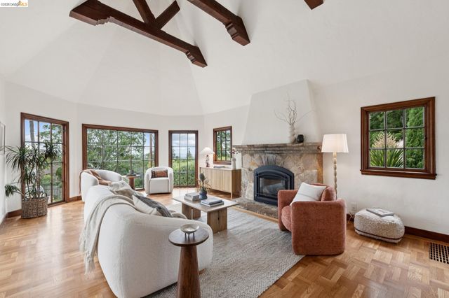 131 Montrose Rd, Berkeley, CA 94707
