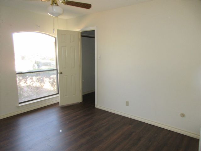 302 Cardinal Creek Drive, Duncanville, TX 75137